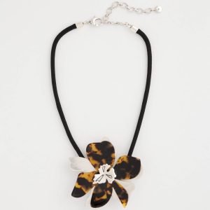 Tortoise Floral Pendant Necklace